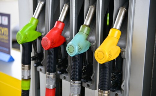 Повышение стоимости топлива и снижение реальных доходов россиян привели к падению спроса на бензин