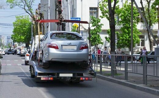 На отзыв в правительство РФ направили законопроект об СМС-информировании водителей в случае эвакуации автомобиля