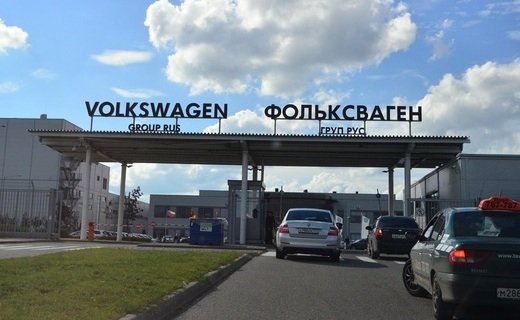 Концерн Volkswagen Group может возобновить работу своих заводов в России в июне-июле 2022 года, сообщают "Ведомости"