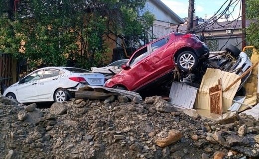 В Сочи в результате стихии повреждены более 50 автомобилей, по каждому случаю были составлены протоколы о ДТП