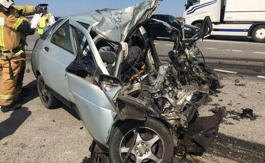 В Белореченском районе Кубани 81-летний водитель ВАЗ-2112 погиб в результате столкновения с фурой Volvo на встречке
