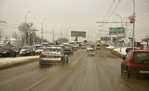На зимнюю резину предлагают ввести акциз, который будет компенсацией за вред, который шипы наносят дорогам.