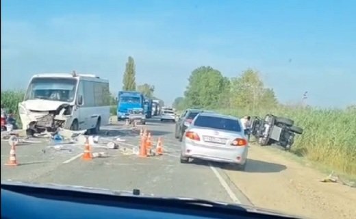 Массовая дорожная авария произошла в Темрюкском районе Кубани утром 10 июля