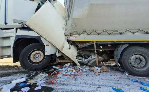 Смертельное ДТП произошло в Каневском районе днём 3 июля на автодороге "Краснодар - Ейск", погиб водитель Ford Transit