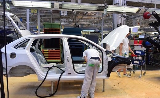 В России в первом квартале 2025 года выросло производство легковушек, но упал выпуск грузовиков и автобусов
