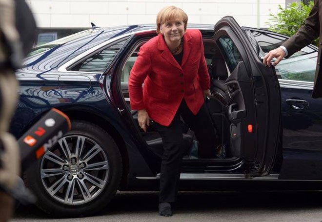 Ангела Меркель, как и Владимир Путин, предпочитает правительственный лимузин немецкого производства.