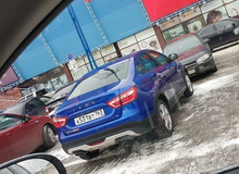 В инстаграм-сообществе lada_vesta_club выложили фотографии «кроссовой» Vesta в кузове необычного цвета