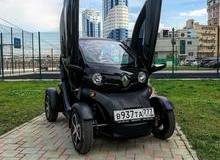 Старт - сегодня утром, с Театральной площади, откуда отправится команда из 20 человек на 15 электрокарах
