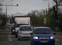 Средний показатель цены падает, а возраст подержанных автомобилей растет