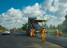 Деньги на строительство и ремонт дорог получат как крупные города, так и небольшие городские и сельские поселения