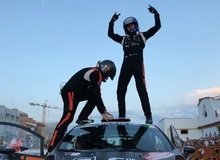 Российский гонщик одержал третью победу в сезоне и возглавил зачёт пилотов