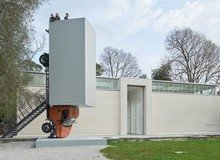Грузовик ГАЗ превратили в смотровую башню на Венецианской биеннале