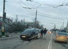 На улице Малоземельской в Новороссийске столкнулись две иномарки - «Опель» и «Лексус»