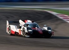 Пилоты уходящей из WEC команды Porsche в своей последней гонке завоевали второе и третье место
