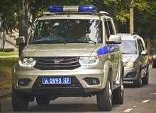 Преступник, воспользовавшись тем, что несовершеннолетние находились в машине одни, замкнул провода и угнал автомобиль