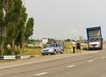 Сотрудники ДПС теперь могут останавливать водителей для проверки вне постов, но не имеют права снять номера с машины