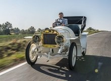 Отреставрированный автомобиль сохранил оригинальные двигатель, трансмиссию и основные механические компоненты