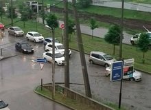 Из-за обильных осадков транспорт в кубанской столице не едет, а плывёт. И иногда тонет