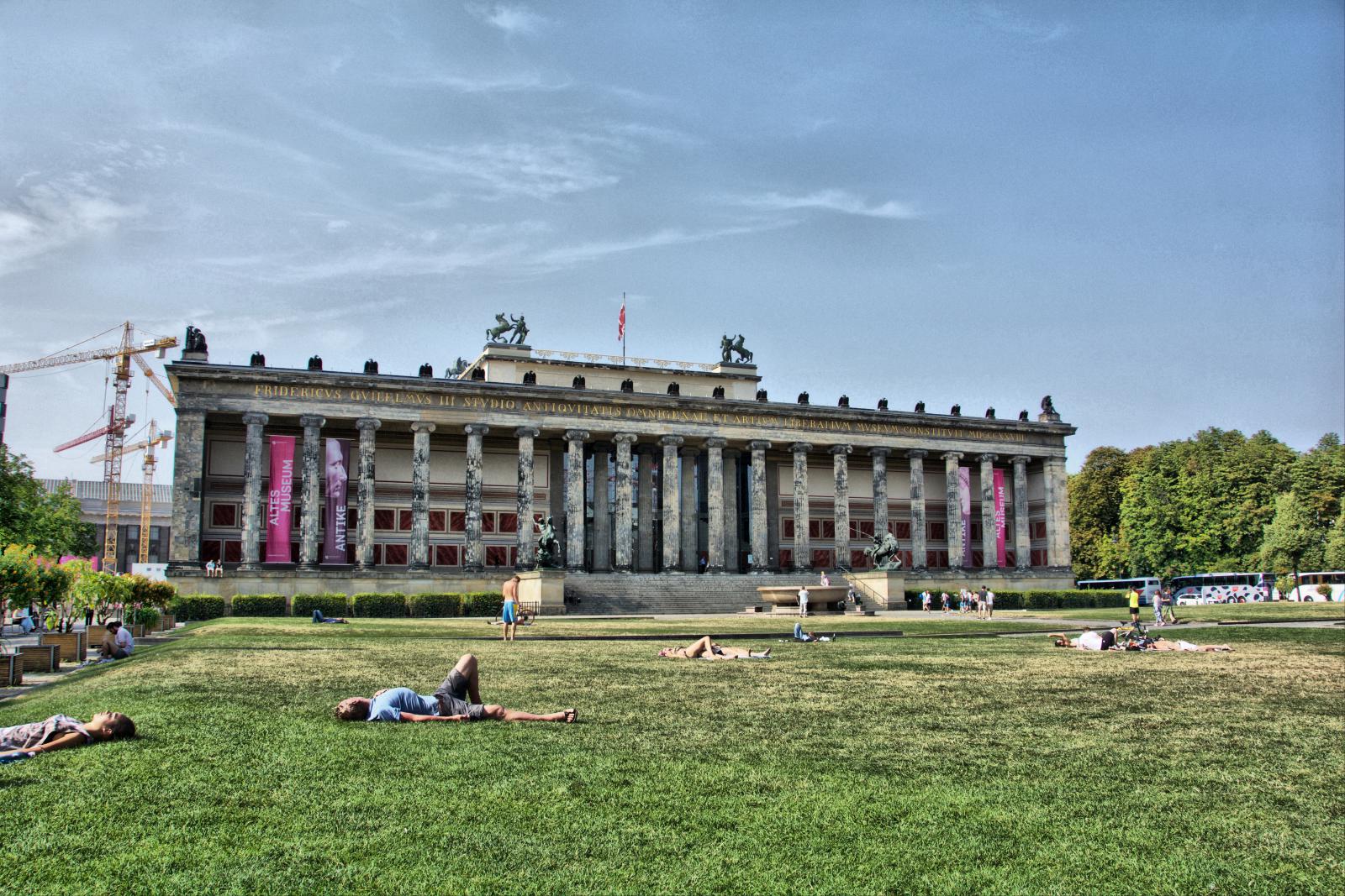 Старый музей в Берлине - художественный музей на Музейном острове. До 1845 года Старый музей назывался Королевским музеем. 