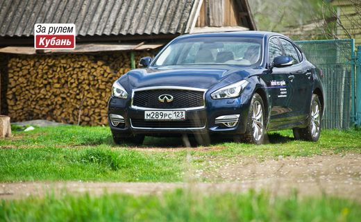 Мы не поленились на большом тест-драйве, и выбрались на Infiniti Q70 за пределы города.