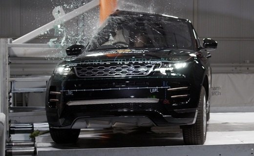 У кроссовера второго поколения лучшая среди моделей компании Jaguar Land защита водителя и взрослых пассажиров