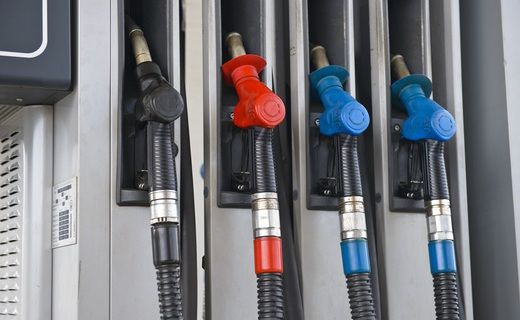 Депутаты Госдумы попросили ФАС разобраться с ростом цен на топливо.