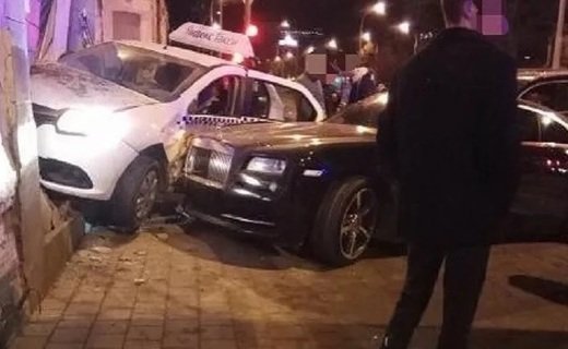 Дорогое ДТП произошло ночью 28 декабря на пересечении улиц Седина и Будённого