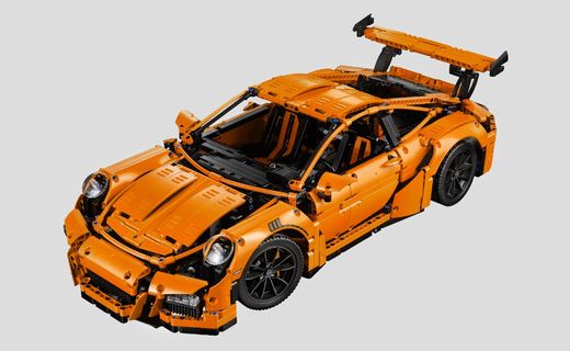 Компания Lego представила модель суперкара Porsche 911 GT3 RS.