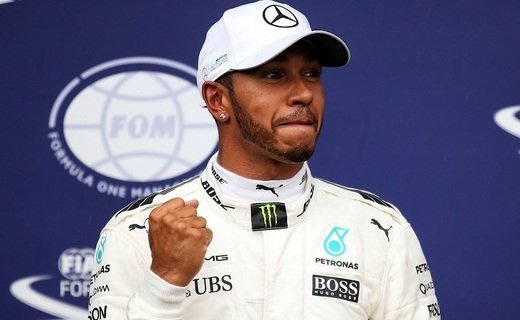 Британский гонщик останется в команде Mercedes AMG F1 до 2020 года