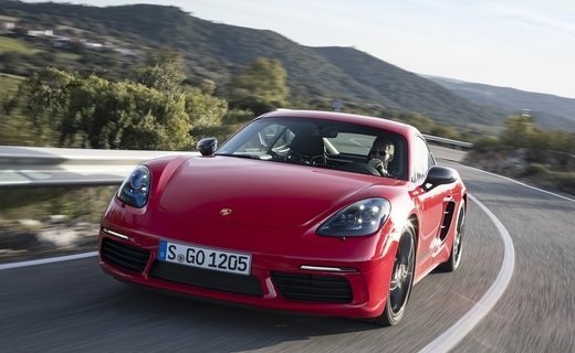 Производитель автомобилей премиум-класса представил на Международном автошоу в китайском Шэньчжэне ярко-красный Porsche 718 Cayman T