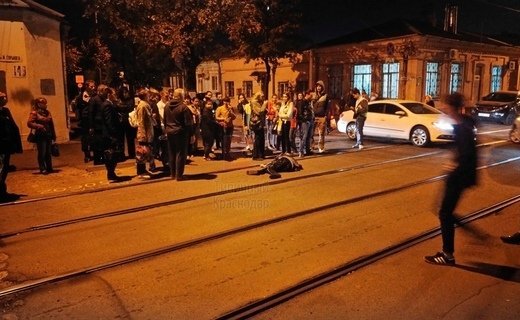 Вчера около семи часов вечера на перекрёстке улиц Горького и Янковского в столице Кубани умер мужчина