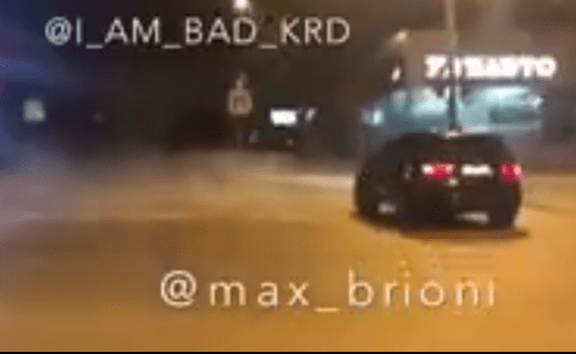 В соцсетях опубликовали видеозапись, на которой ночью на улицах Краснодара дрифтуют водители иномарок