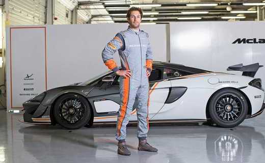 Гоночный комбинезон Sparco McLaren SP16+ весит всего 590 грамм