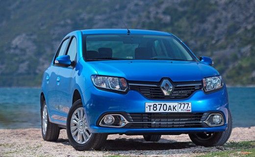 Renault Logan 2015 с усовершенствованным новейшим кузовом достаточно хорошо выделяется среди других автомобилей.