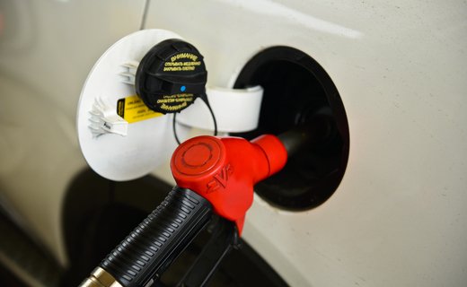 Вице-премьер РФ Аркадий Дворкович заявил, что небольшие колебания цен на бензин вполне возможны