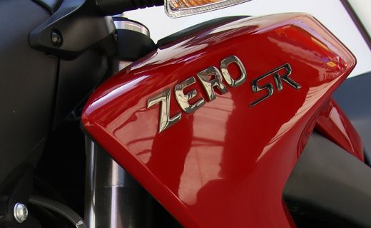 Еще недавно кто мог себе вообразить, что серийный мотоцикл с электромотором сможет проехать на одной зарядке 275 км?