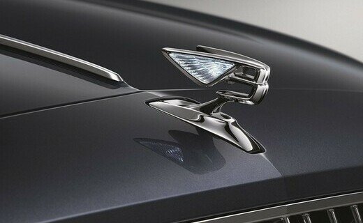 Компания Bentley опубликовала первые тизеры седана Flying Spur нового поколения