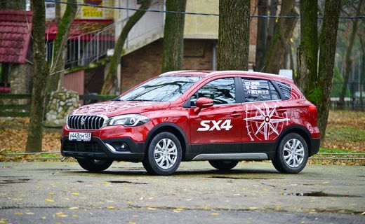 Назначение Suzuki SX4 — городские просторы и легкое бездорожье