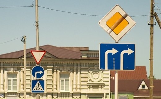 После успешного эксперимента в Москве уменьшенные дорожные знаки появятся по всей России