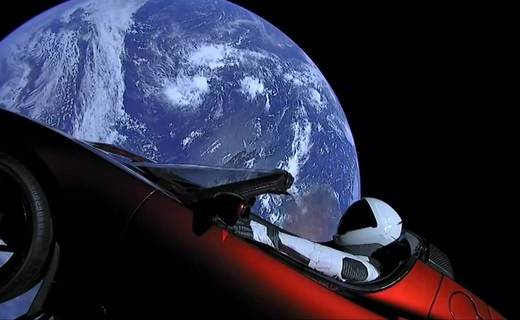 Состоялся запуск ракеты-носителя Falcon Heavy, которая отправила автомобиль в космос