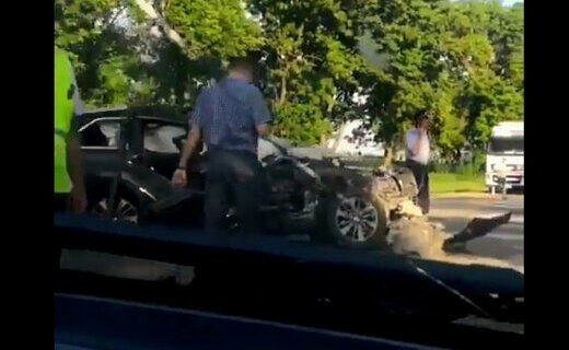 За посёлком Новоукраинским автомобиль Mercedes влетел под стоящую фуру