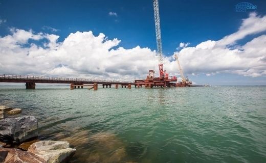 Строители начали сооружение опор Крымского моста в акватории