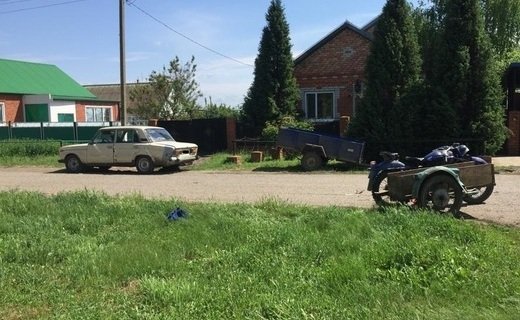 13 мая в селе Екатериновка мотоциклист без прав врезался в автомобиль
