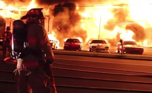 В Нью-Йорке сгорел автосалон, построенный специально для съёмок сериала