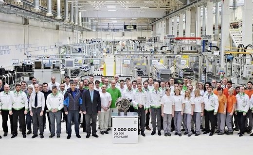 На заводе Skoda во Врхлаби выпустили двухмиллионную коробку передач с двойным сцеплением DQ 200 (DSG)
