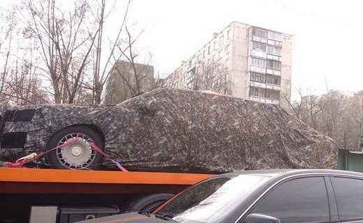 Зачехленный автомобиль Президента засняли на улицах Москвы случайные прохожие