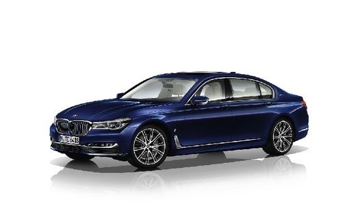 Заказы на бензин-электрическую модификацию BMW 740Le xDrive начнут принимать в июле