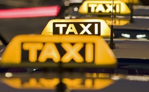 Для проезда по "выделенкам", таксистам нужно будет иметь разрешение на перевозку пассажиров