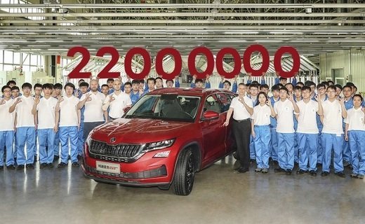 Юбилейным стал кроссовер ŠKODA KODIAQ GT в цвете Velvet Red