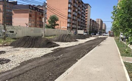 Уже отремонтировано около трехсот метров гравийной дороги на ул. Есенина